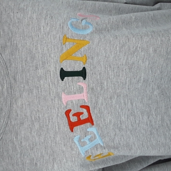 Alya Womens Embroidered Graphic Sweatshirt Feelings Gray Crew Neck Size S - Picture 2 of 7